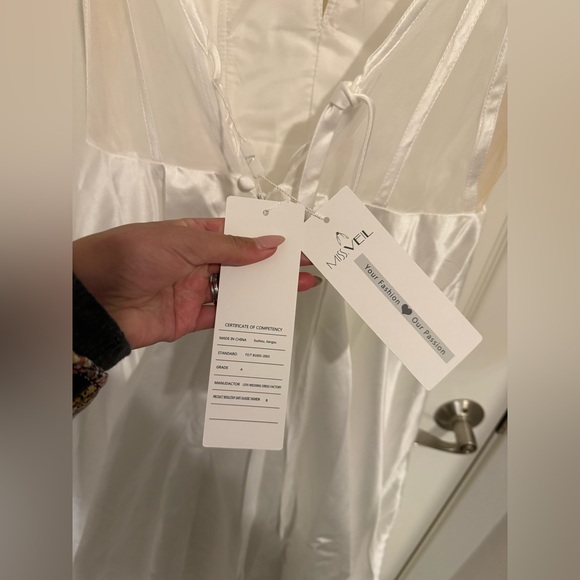 V neck satin wedding dress - Picture 13 of 14